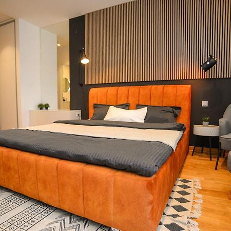 Design Apartment Near Gorica Park พอดโกริกา ภายนอก รูปภาพ