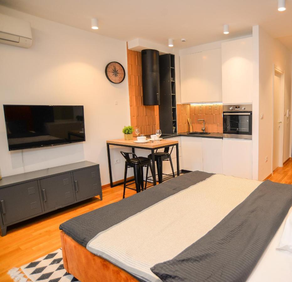 Design Apartment Near Gorica Park พอดโกริกา ภายนอก รูปภาพ