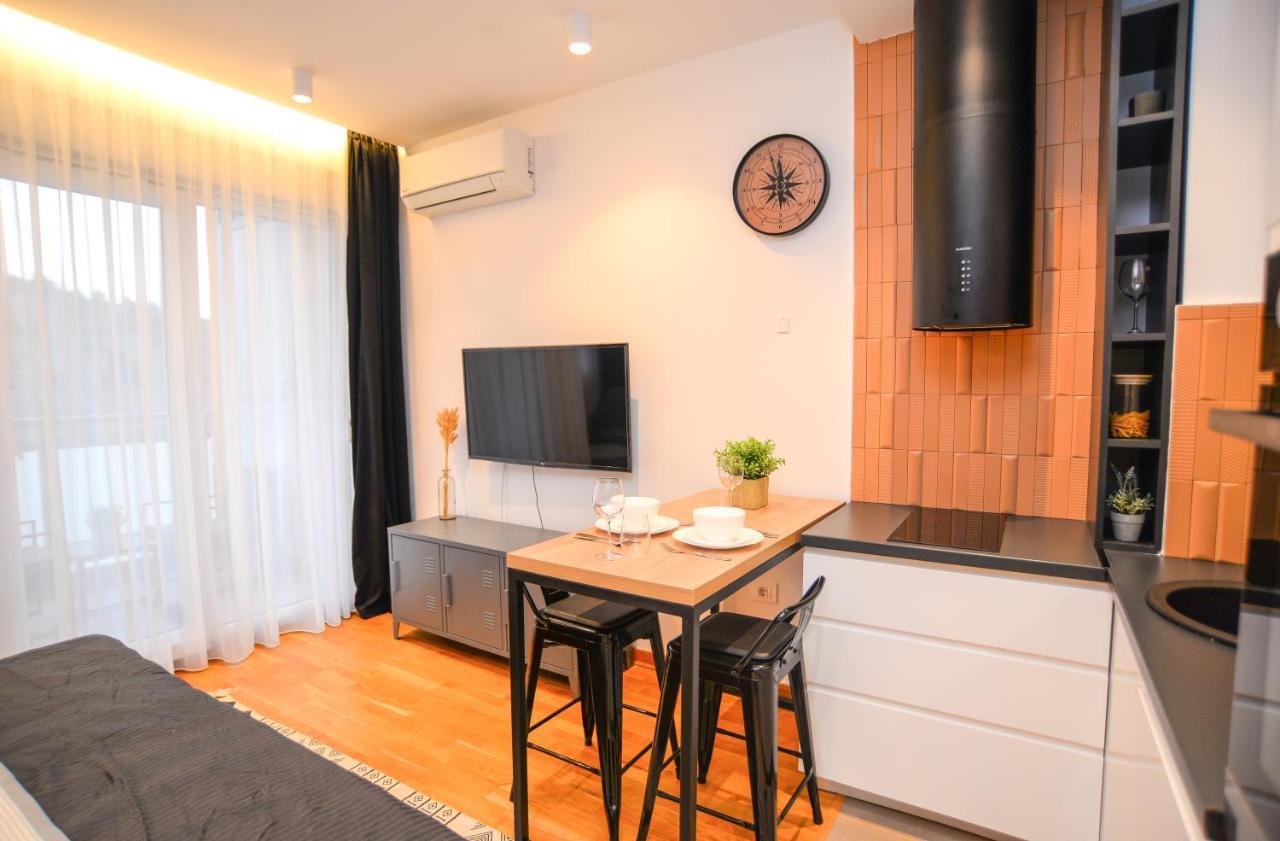 Design Apartment Near Gorica Park พอดโกริกา ภายนอก รูปภาพ