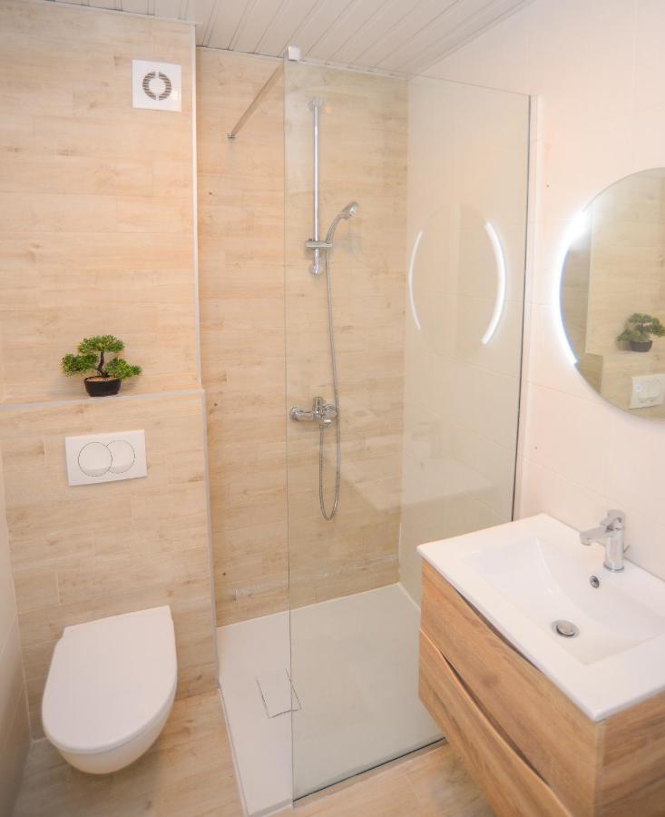 Design Apartment Near Gorica Park พอดโกริกา ภายนอก รูปภาพ