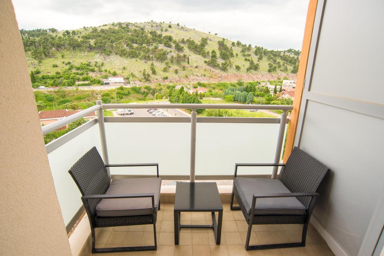 Design Apartment Near Gorica Park พอดโกริกา ภายนอก รูปภาพ